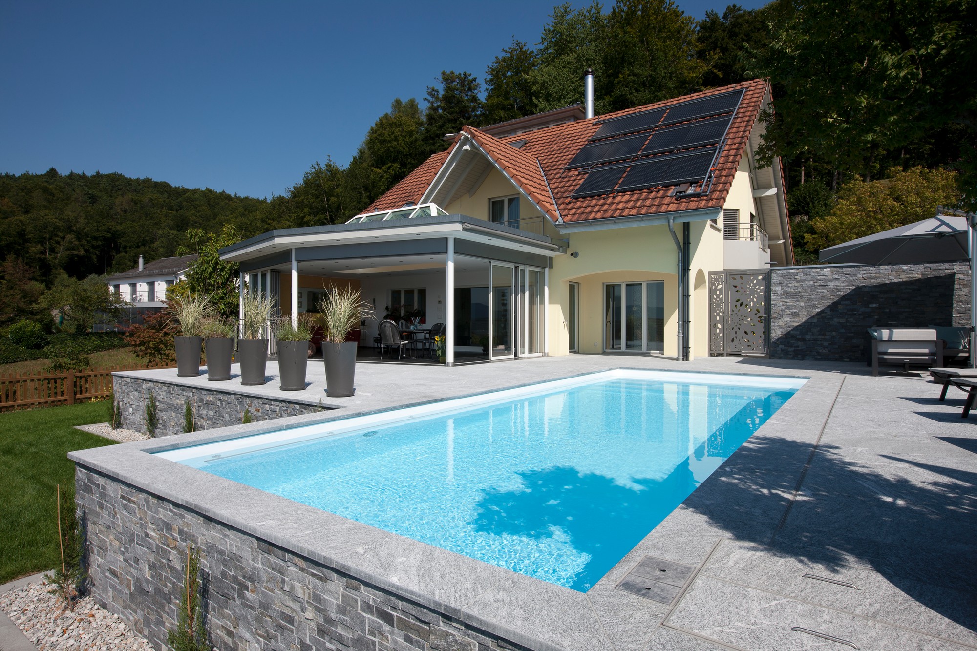 Schwimmbadbau, Poolbau und Service, Pools, Whirlpools, Schwimmbadabdeckungen, Schwimmbadtechnik von SchäwiPool